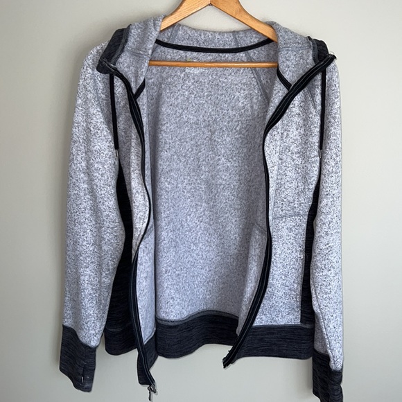 Tek Gear zip up hoodie w front pockets - perfect condition - Picture 4 of 10